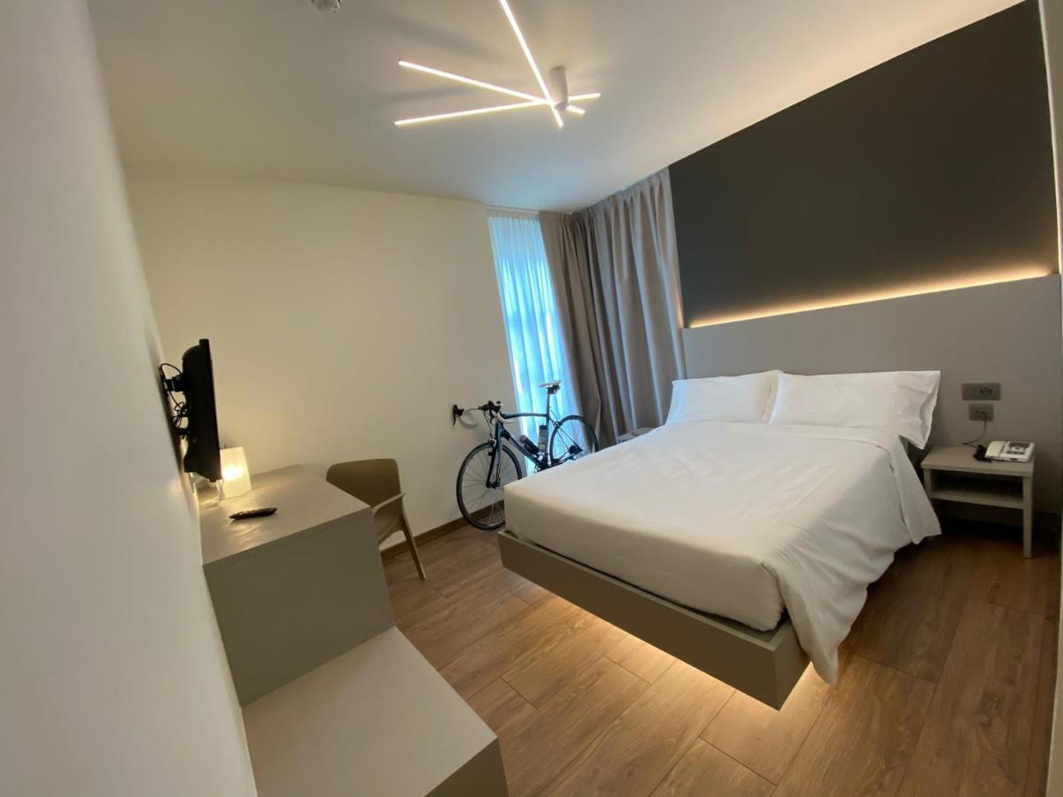 Fly Bike Hotel Trento Esterno foto