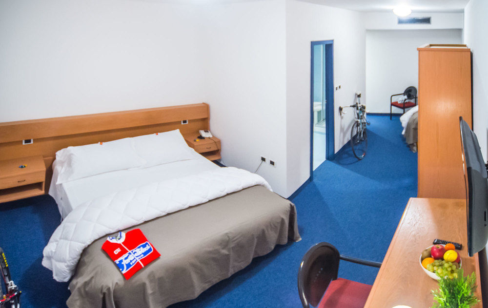Fly Bike Hotel Trento Esterno foto