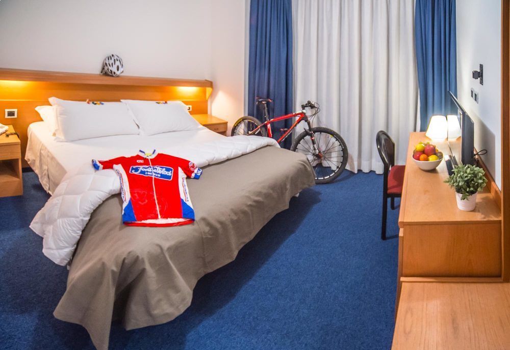 Fly Bike Hotel Trento Esterno foto