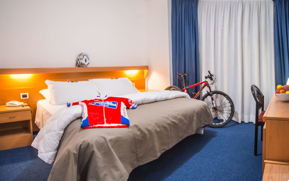 Fly Bike Hotel Trento Esterno foto