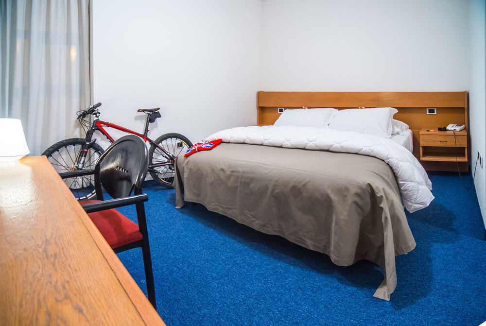 Fly Bike Hotel Trento Esterno foto