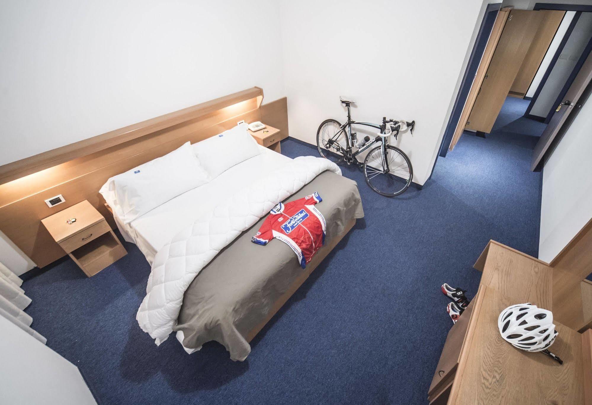 Fly Bike Hotel Trento Esterno foto
