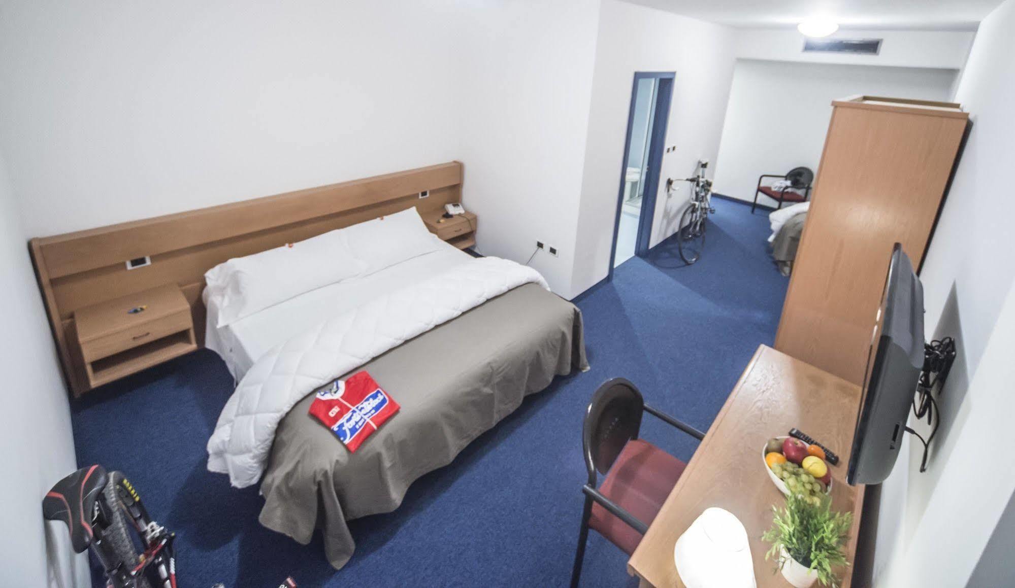 Fly Bike Hotel Trento Esterno foto