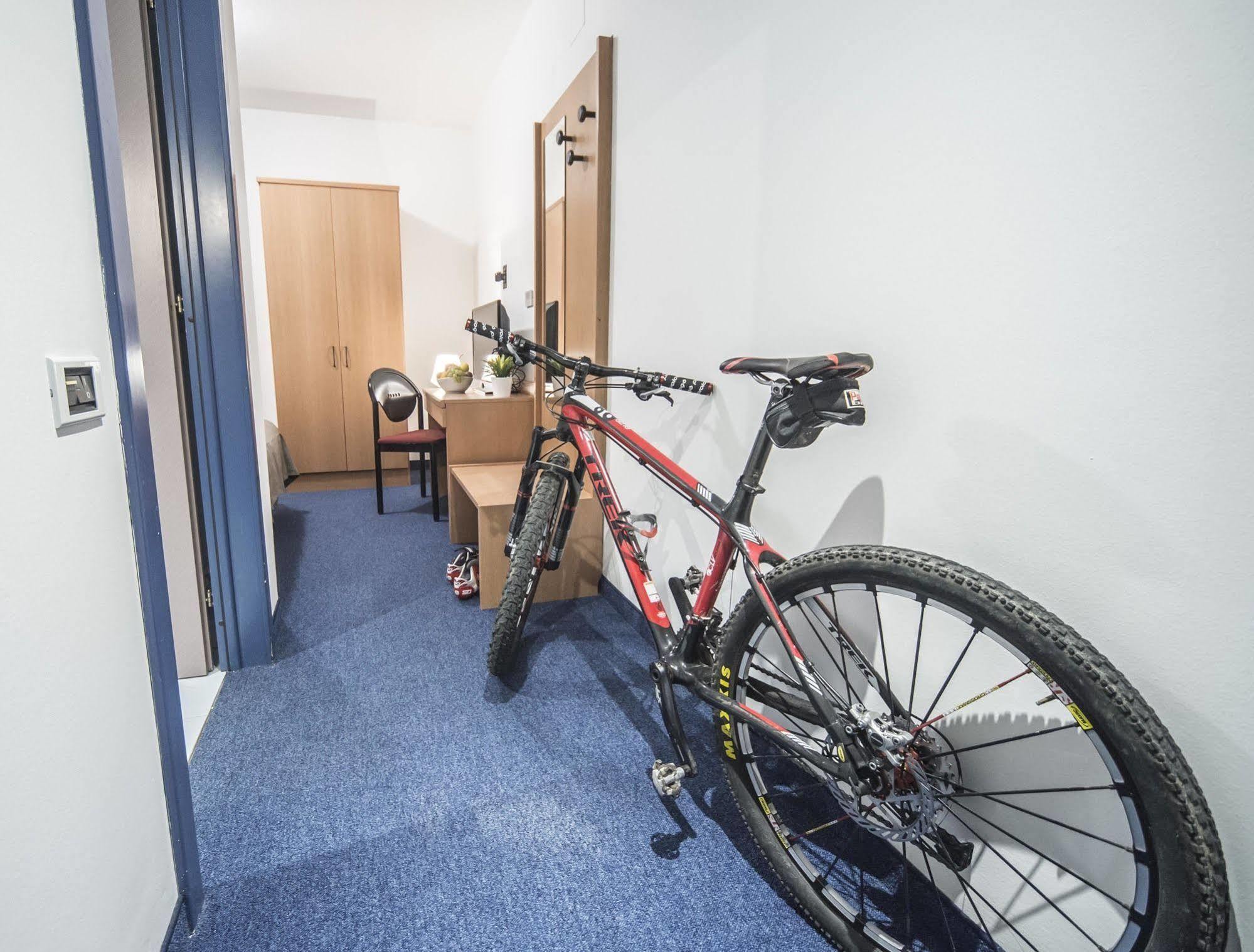 Fly Bike Hotel Trento Esterno foto