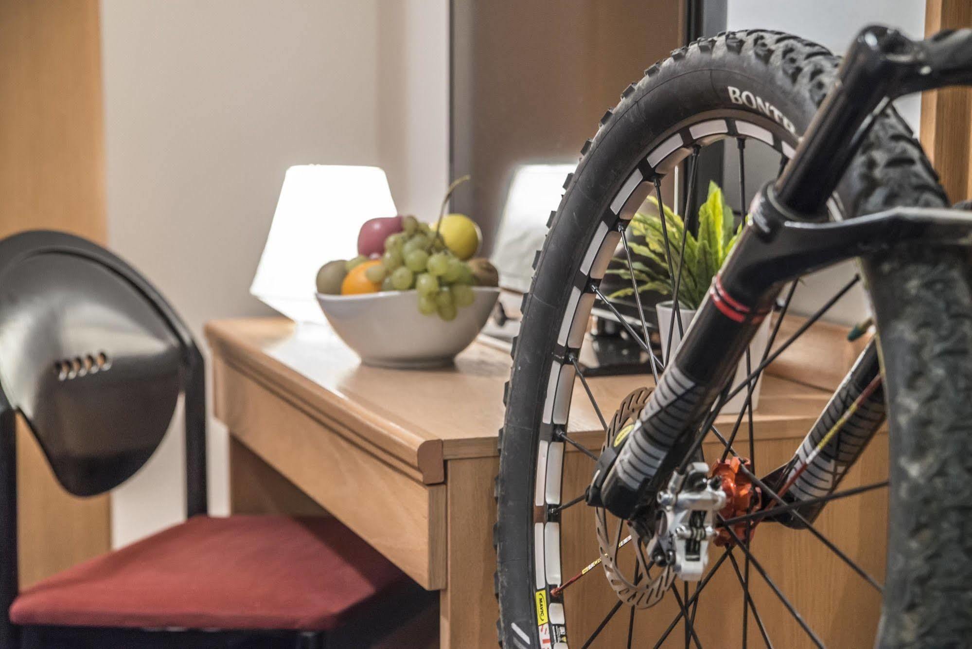 Fly Bike Hotel Trento Esterno foto